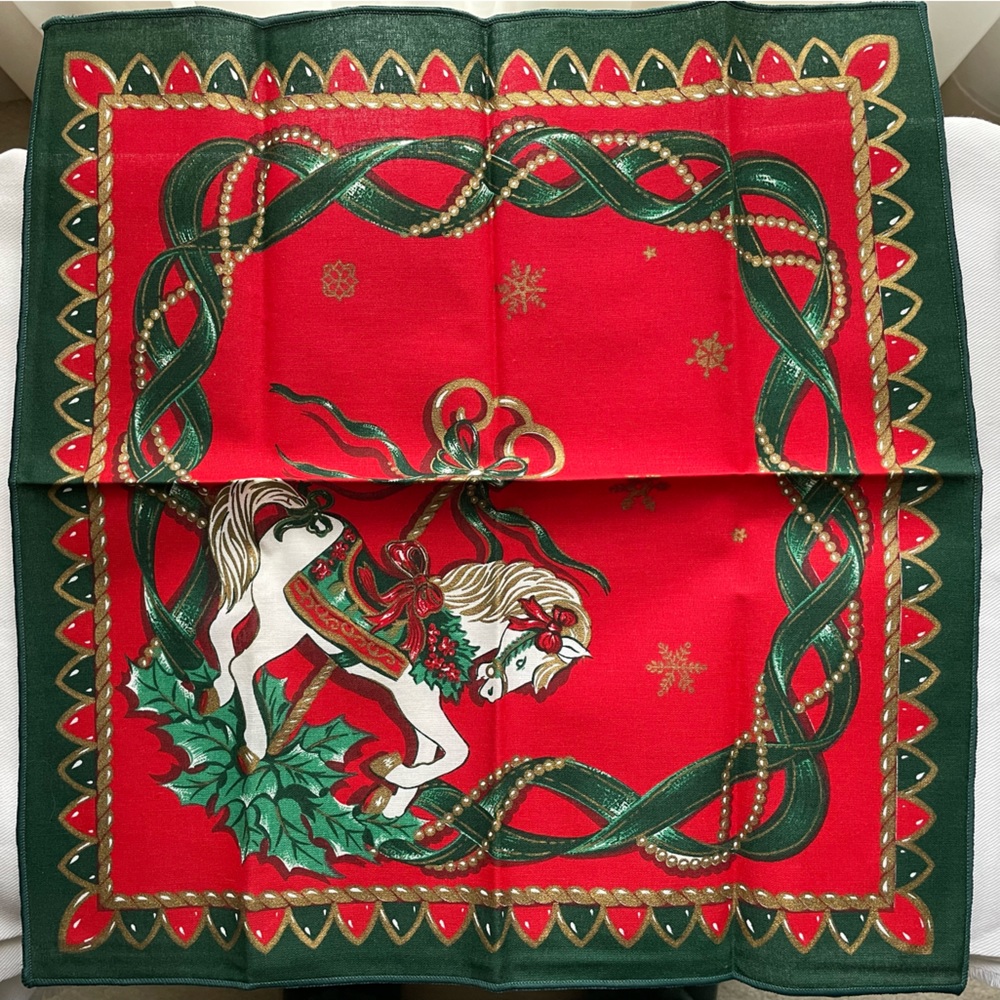 New  Christmas Carousel Cloth Napkins   Set of Four